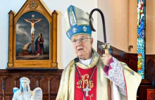 Biskupowi Ignacemu Decowi przeprosiny nie przechodzą przez gardło