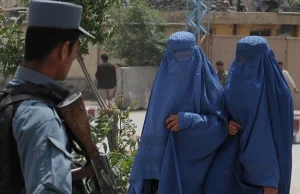 Afganistan: Wprowadzono zakaz podróżowania kobiet bez asysty mężczyzn.