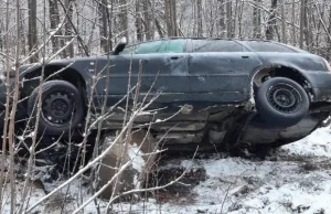 Audi wypadło z drogi. W samochodzie była zaginiona 17-latka