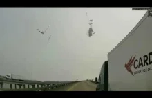 ▶️ VIDEO Śmigłowiec rozbił się na ruchliwej autostradzie w USA