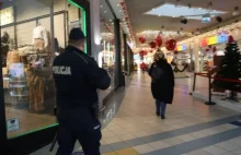 Bytom. Policjanci na pasażu zauważyli kobietę bez maseczki. Chciała kupić...