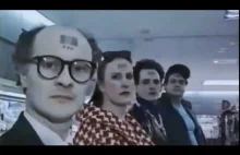 Teledysk z lat 80 przestrzega przed "nową normalnością" - Kathy Don't Go