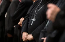 Watykańskie elity na wszelki wypadek próbują chronić Dziwisza