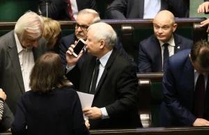 "Śmiech to pierwsza linia naszej obrony". PiS ma bić w "GW", a Pegasusa...