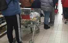 19-latek z Lublina biegał z bronią po centrum handlowym. Ewakuacja -...