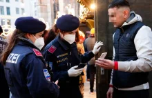 Austria nakazuje maski FFP2 na dworze i skraca ważność paszportów covidowych