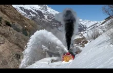 Szwajcarski parowy pług śnieżny R12 na kolei zębatej
