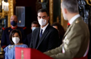 Hiszpania zacznie traktować COVID jak grypę. Koniec masowych testów