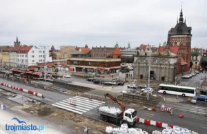 W centrum Gdańska buduje się pasy zaraz nad przejściem podziemnym.