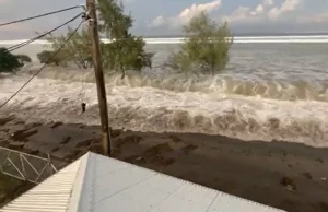 Erupcja podwodnego wulkanu Mt. Hunga Tonga w okolicy wysp Tonga plus tsunami.