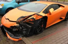 Lamborghini Huracan rozbite i porzucone w Warszawie. Policja szuka kierowcy