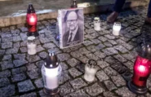W Tarnobrzegu uczczono pamięć Pawła Adamowicza (fotoreportaż oraz video HD