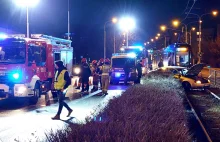 Wrocław: Policjant potrącony przez podejrzanych o kradzież paliwa. Trwa obława