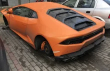 Lamborghini rozbite w Warszawie – z supersamochodu ukradziono koła i... znaczek