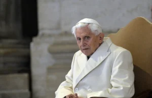 Były papież oskarżany o zaniedbania w sprawie pedofilii