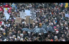 Tysiące ludzi protestuje przeciwko paszportom szczepionkowym