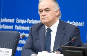 Szczery europoseł Pons: "Spróbujemy pomóc zmienić polskie władze"