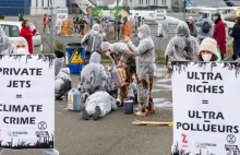 Aktywiści klimatyczni wtargnęli na płytę francuskiego lotniska