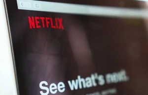 Akcje Netflixa staniały o blisko 45 proc. Co się dzieje z gigantem?