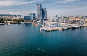 Gdynia. Mieszkańcom luksusowego apartamentowca przeszkadzają statki na morzu