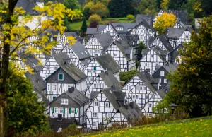 Freudenberg, miasteczko w czarno-białą kratę.