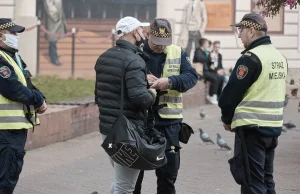 Mandat 2 tys. zł za brak maseczki. PiS chce zmienić taryfikator.