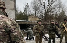 Młodzi Ukraińcy uczą się działań obronnych. "Musimy być gotowi na najgorsze"
