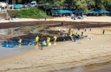 Stan klęski w Tajlandii. Tysiące litrów ropy trafiło do morza