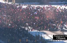 Premier Kanady Justin Trudeau ucieka przed protestującymi