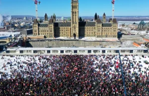 Kanada. Zablokowane centrum Ottawy. Protest przeciwko restrykcjom epidemicznym