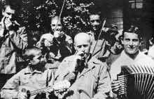 Wraz z 200 sierotami został zamordowany w Treblince. Tragiczna historia Korczaka