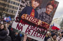 Tysiące Czechów protestowało w Pradze przeciw obostrzeniom