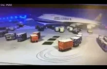 China Airlines Cargo 747 robi rozpierduchę na płycie lotniska w Chicago