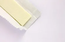 Polacy opatentowali metodę, która „zjada gumę” i przetwarza ją w papier