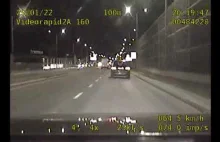 Policja opublikowała nagranie z radiowozu który wjechał na czerwonym świetle