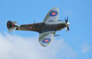 Uparty Brytyjczyk odbudował Spitfire'a w swojej szopie