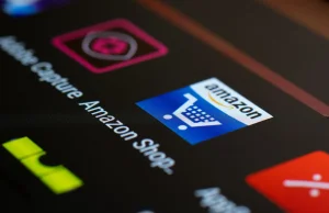 Amazon nie będzie już płacił pracownikom za pochlebne opinie o firmie