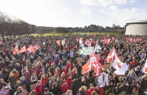 Tysiące studentów protestują w Amsterdamie. "Więcej pieniędzy!"