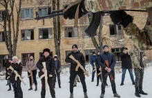 Kijów: „Azow” przygotowuje cywilów do wojny
