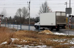 Szlaban na dachu, zignorowanie czerwonego sygnału i 2100 zł mandatu dla...