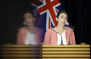 Premier Nowej Zelandii: Omikron nie kończy pandemii COVID-19