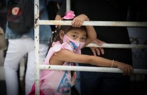 Włochy: Wiele dzieci nie pamięta już życia przed pandemią.