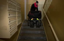 Schody barierą dla niepełnosprawnej. Dwa lata starają się podjazd