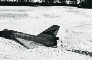 Gdy samolot wybierze wolność – Cornfield Bomber