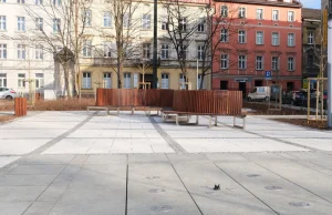 Kraków kupił ławkę za 228 tys. złotych. Sprawdziliśmy. Nie jest ze złota [VIDEO]