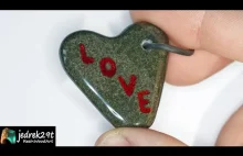 Kamień z napisem LOVE