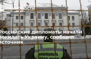 RIA Nowosci podaje, ze rosyjscy dyplomaci rozpoczynaja ewakuacje z Ukrainy