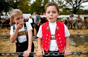 Szwajcarski festiwal podczas którego dzieci mogą palić papierosy i cygara.