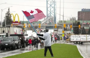 Protestujący w Kanadzie pokojowo opuścili most łączący Detroit i Windsor