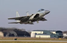 Kolejne amerykańskie myśliwce F15 wylądowały w bazie w Łasku